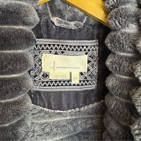 Anthropologie Mariposa Gray Fuzzy Soft Robe Lounge Cozy Size M/L - Picture 3 of 9